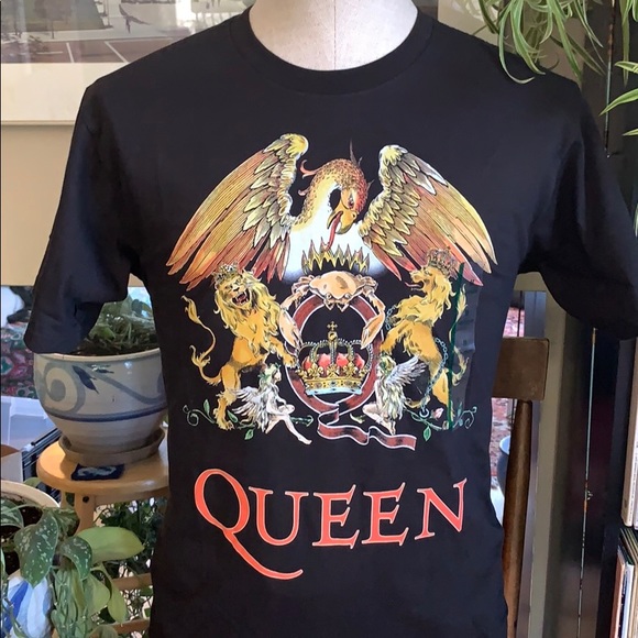 NWT - QUEEN GRAPHIC BAND TEE SHIRT - Picture 2 of 5